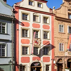 https://red-lion.praguehotelsweb.com
